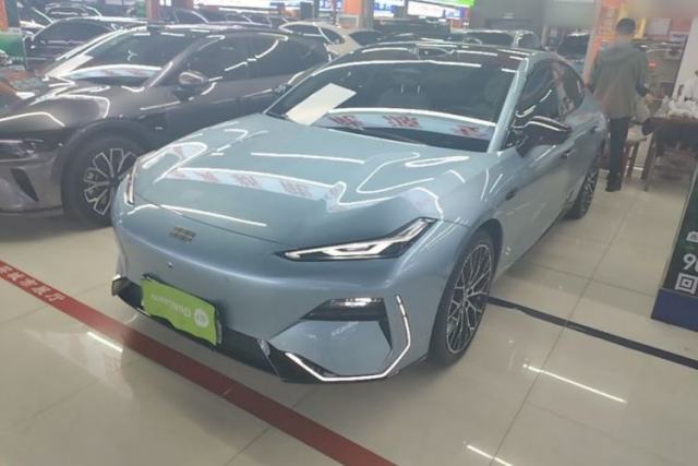 Used Geely Galaxy E8 2025 620 km All-Wheel Drive Starship LiDAR-Enabled Intelligent Driving Version