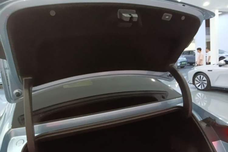 Used Geely Galaxy E8 2025 620 km All-Wheel Drive Starship LiDAR-Enabled Intelligent Driving Version Trunk