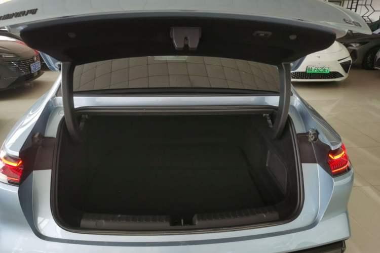 Used Geely Galaxy E8 2025 620 km All-Wheel Drive Starship LiDAR-Enabled Intelligent Driving Version Trunk