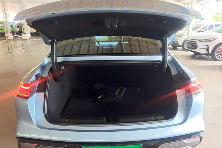 Used Geely Galaxy E8 2025 700 km Long-Range Intelligent Driving Version Trunk