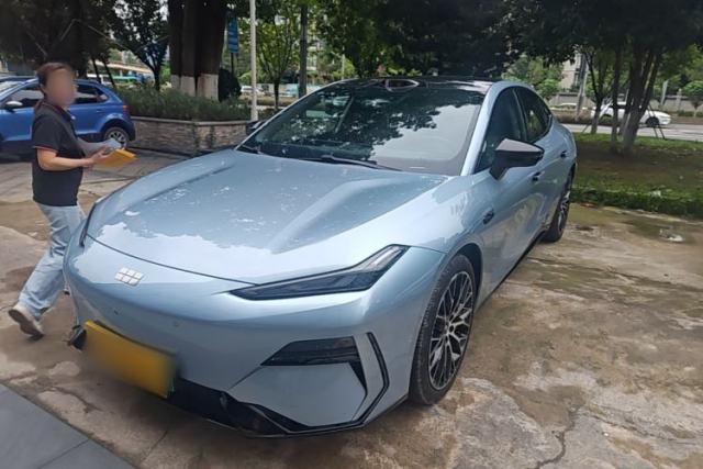 Used Geely Galaxy E8 2025 620 km All-Wheel Drive Starship LiDAR-Enabled Intelligent Driving Version