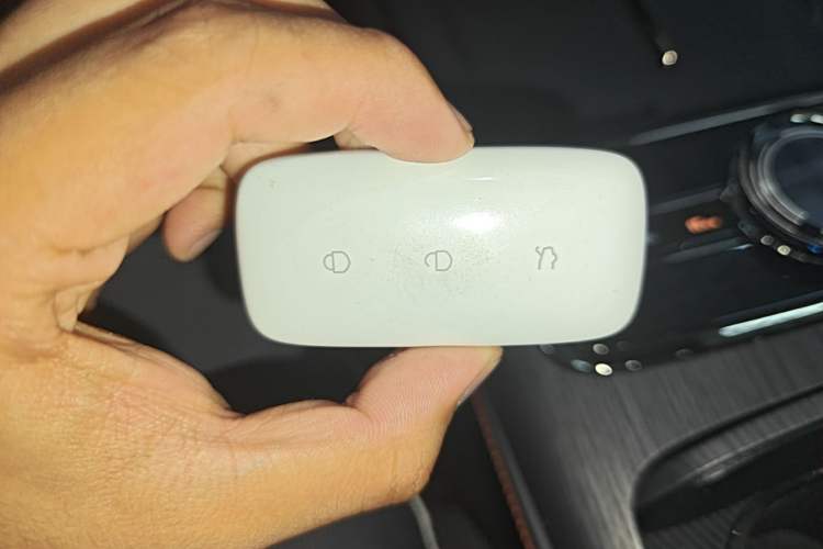 Used Geely Galaxy E8 2025 620 km All-Wheel Drive Starship LiDAR-Enabled Intelligent Driving Version Vehicle Key