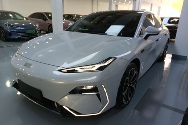 Used Geely Galaxy E8 2025 700 km Long-Range Intelligent Driving Version