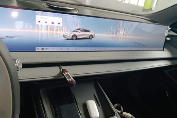 Used Geely Galaxy E8 2025 700 km Long-Range Intelligent Driving Version Audio And AC Panel