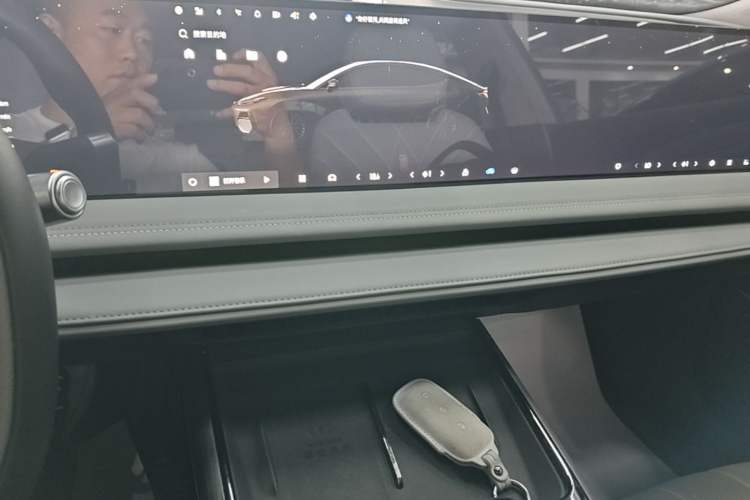Used Geely Galaxy E8 2025 700 km Long-Range Intelligent Driving Version Audio And AC Panel