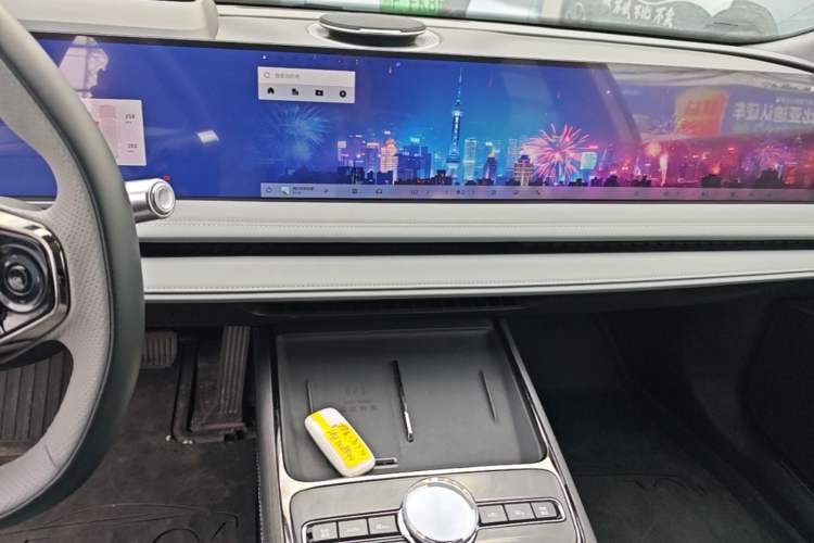 Used Geely Galaxy E8 2025 700 km Long-Range Intelligent Driving Version Audio And AC Panel