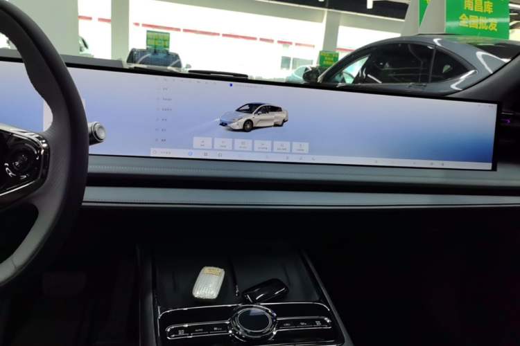 Used Geely Galaxy E8 2025 700 km Long-Range Intelligent Driving Version Audio And AC Panel