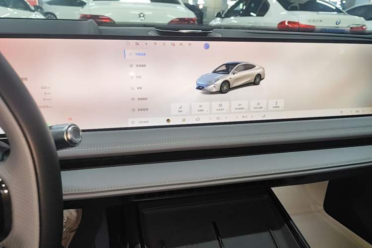 Used Geely Galaxy E8 2025 700 km Long-Range Intelligent Driving Version Audio And AC Panel