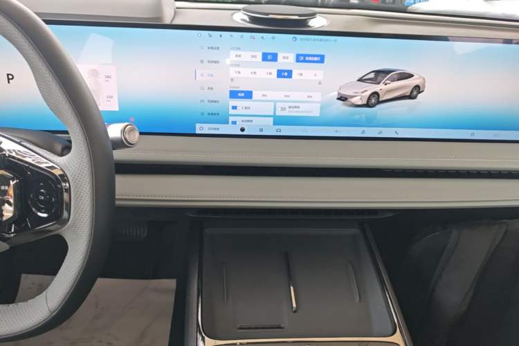 Used Geely Galaxy E8 2025 700 km Long-Range Intelligent Driving Version Audio And AC Panel
