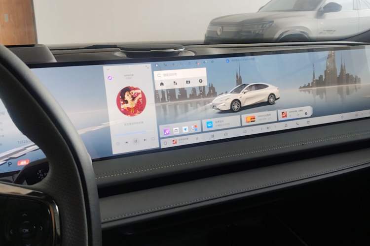 Used Geely Galaxy E8 2025 700 km Long-Range Intelligent Driving Version Audio And AC Panel