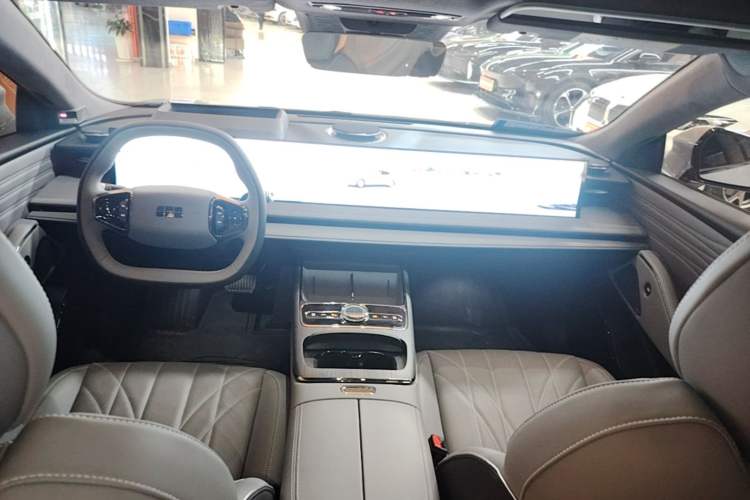 Used Geely Galaxy E8 2025 700 km Long-Range Intelligent Driving Version Center Console