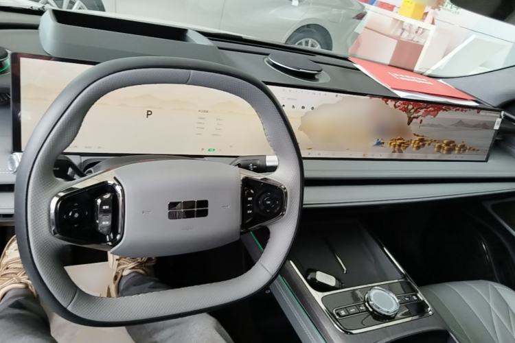 Used Geely Galaxy E8 2025 700 km Long-Range Intelligent Driving Version Center Console