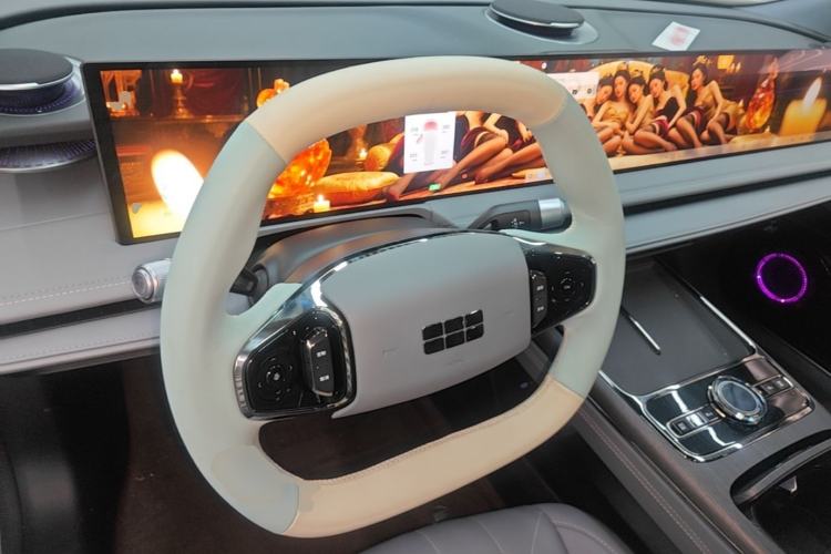 Used Geely Galaxy E8 2025 575 km Intelligent Driving Edition Center Console