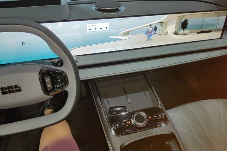 Used Geely Galaxy E8 2025 700 km Long-Range Intelligent Driving Version Center Console