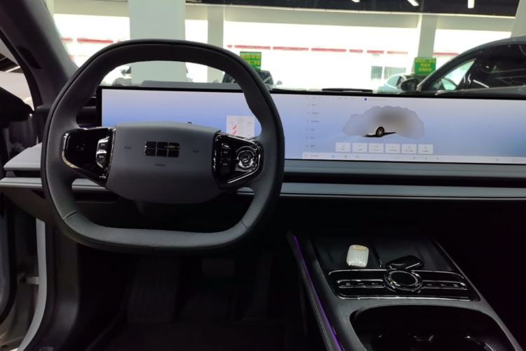Used Geely Galaxy E8 2025 700 km Long-Range Intelligent Driving Version Center Console