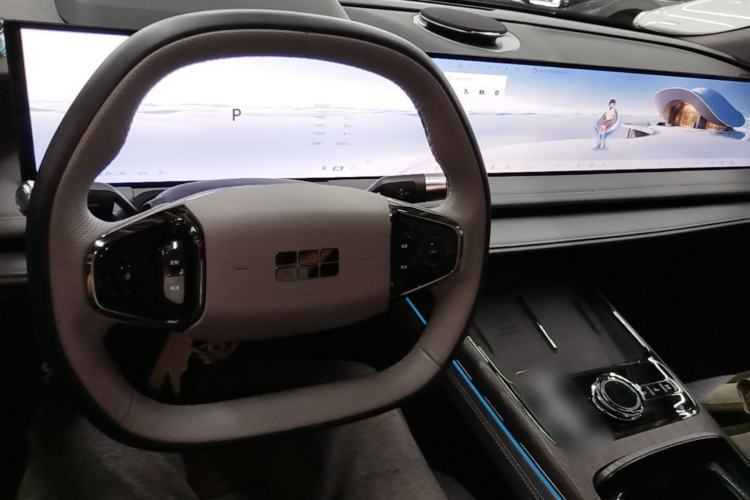 Used Geely Galaxy E8 2025 700 km Long-Range Intelligent Driving Version Center Console