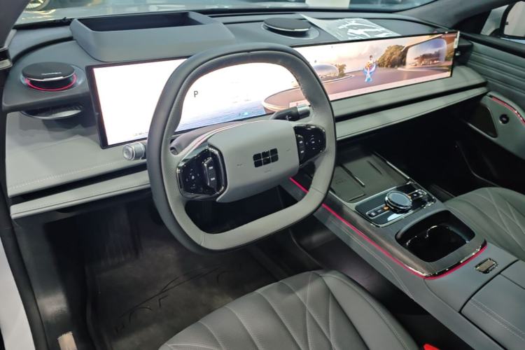 Used Geely Galaxy E8 2025 700 km Long-Range Intelligent Driving Version Center Console