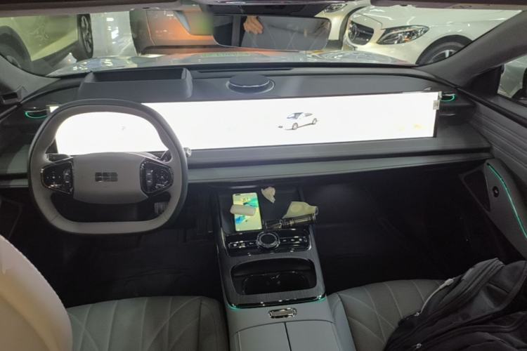 Used Geely Galaxy E8 2025 700 km Long-Range Intelligent Driving Version Center Console