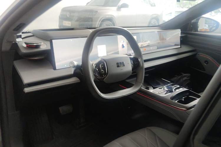 Used Geely Galaxy E8 2025 700 km Long-Range Intelligent Driving Version Center Console