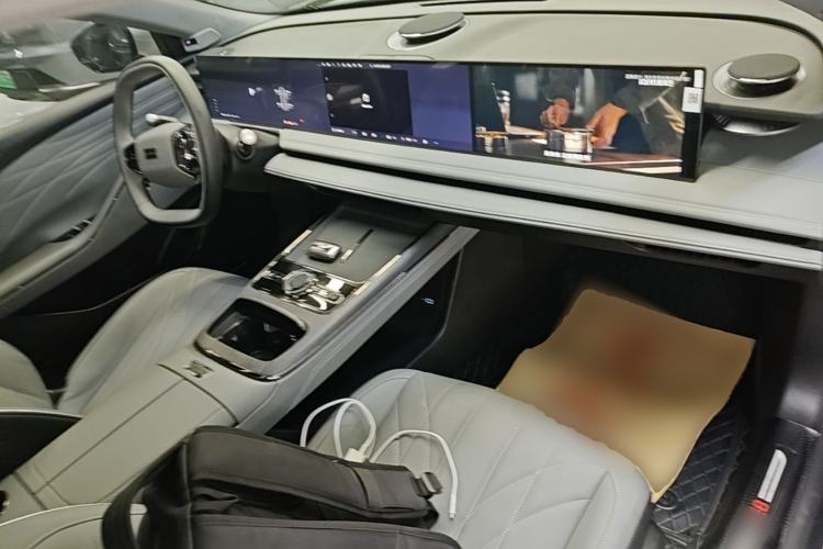 Used Geely Galaxy E8 2025 575 km Intelligent Driving Edition Center Console
