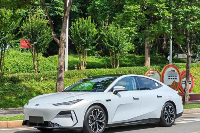 Used Geely Galaxy E8 2025 700 km Long-Range Intelligent Driving Version