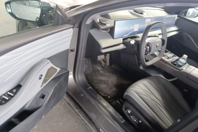 Used Geely Galaxy E8 2025 700 km Long-Range Intelligent Driving Version Driver Seat