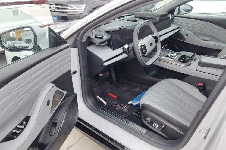 Used Geely Galaxy E8 2025 700 km Long-Range Intelligent Driving Version Driver Seat