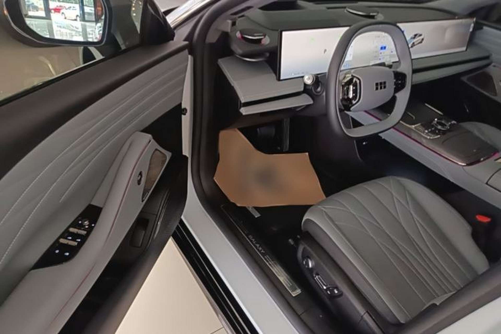 Used Geely Galaxy E8 2025 700 km Long-Range Intelligent Driving Version Driver Seat