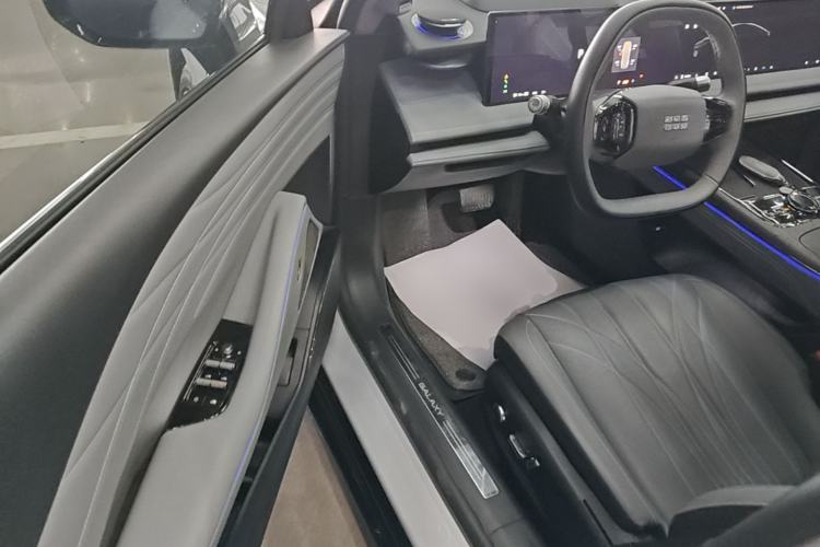Used Geely Galaxy E8 2025 700 km Long-Range Intelligent Driving Version Driver Seat