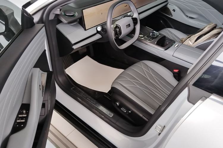 Used Geely Galaxy E8 2025 700 km Long-Range Intelligent Driving Version Driver Seat