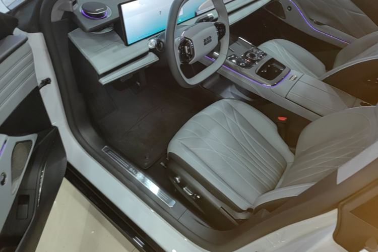 Used Geely Galaxy E8 2025 700 km Long-Range Intelligent Driving Version Driver Seat