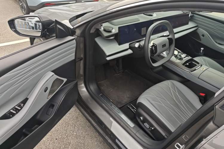 Used Geely Galaxy E8 2025 700 km Long-Range Intelligent Driving Version Driver Seat