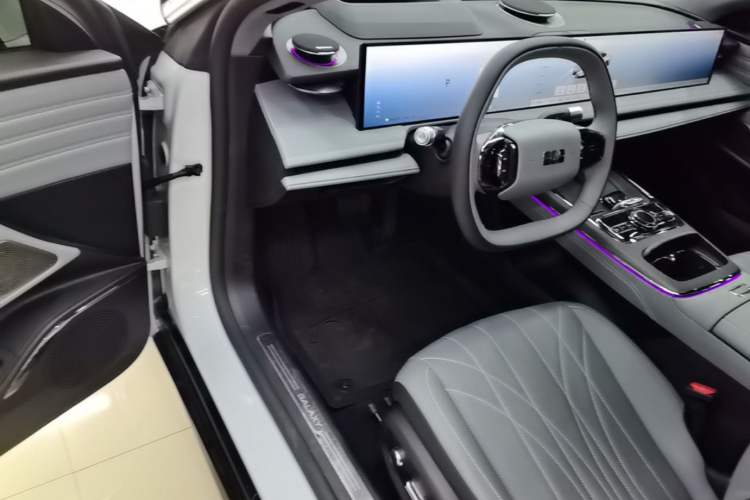Used Geely Galaxy E8 2025 700 km Long-Range Intelligent Driving Version Driver Seat