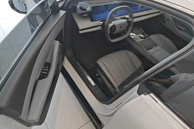 Used Geely Galaxy E8 2025 700 km Long-Range Intelligent Driving Version Driver Seat