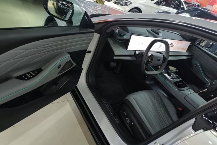 Used Geely Galaxy E8 2025 700 km Long-Range Intelligent Driving Version Driver Seat