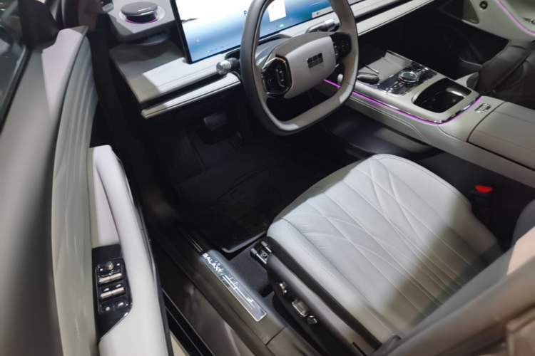 Used Geely Galaxy E8 2025 700 km Long-Range Intelligent Driving Version Driver Seat