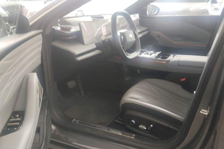Used Geely Galaxy E8 2025 700 km Long-Range Intelligent Driving Version Driver Seat