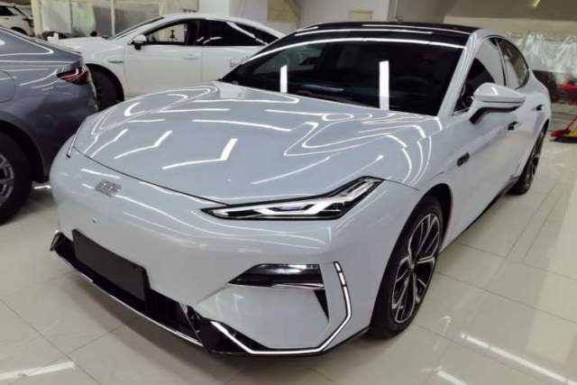 Używany Geely Galaxy E8 2025 700 km Long-Range Intelligent Driving Version