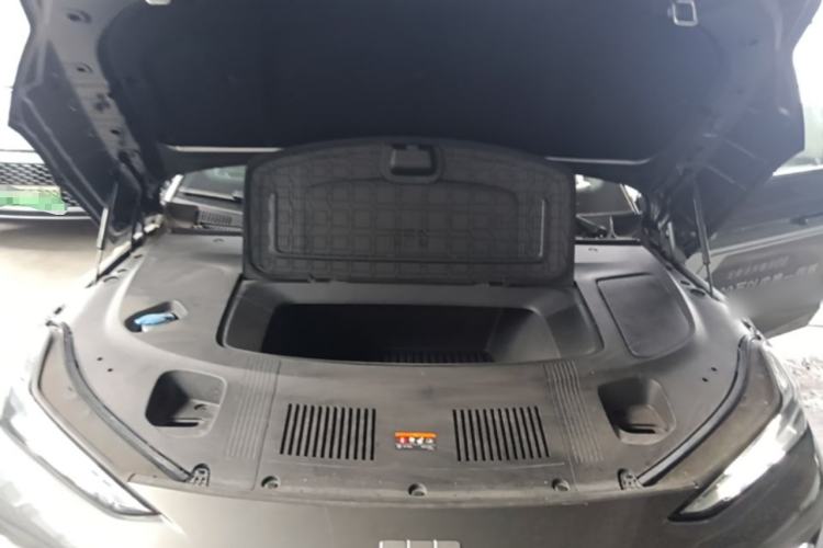 Used Geely Galaxy E8 2025 700 km Long-Range Intelligent Driving Version Engine Bay