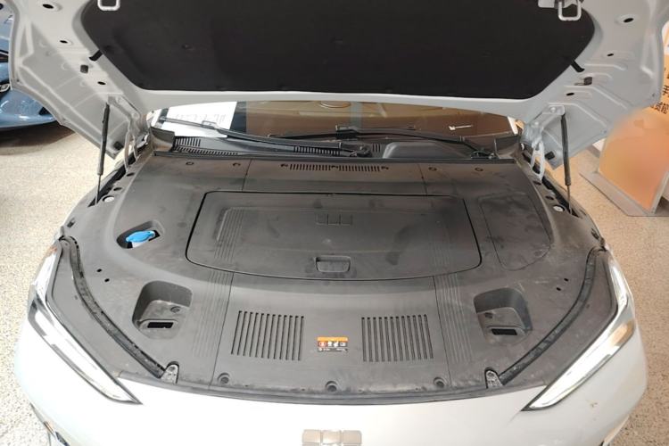 Used Geely Galaxy E8 2025 700 km Long-Range Intelligent Driving Version Engine Bay