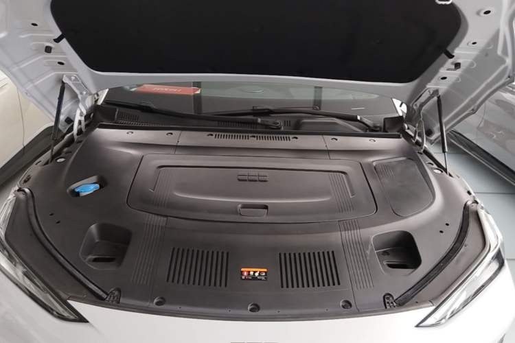 Used Geely Galaxy E8 2025 700 km Long-Range Intelligent Driving Version Engine Bay