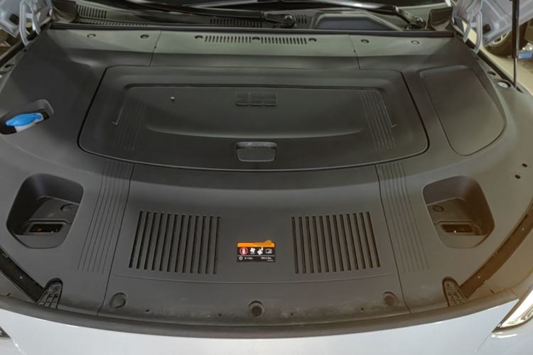 Used Geely Galaxy E8 2025 700 km Long-Range Intelligent Driving Version Engine Bay