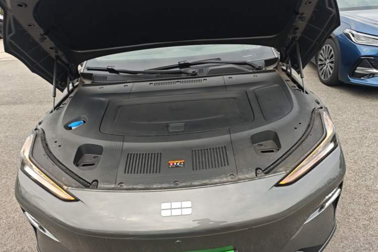 Used Geely Galaxy E8 2025 700 km Long-Range Intelligent Driving Version Engine Bay