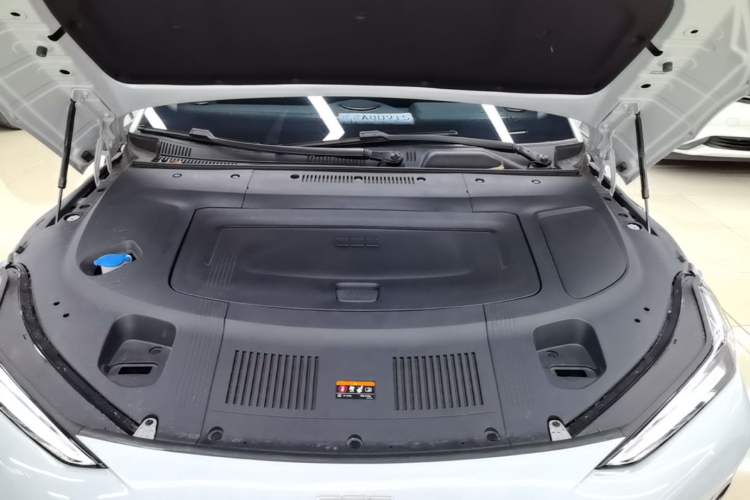 Used Geely Galaxy E8 2025 700 km Long-Range Intelligent Driving Version Engine Bay