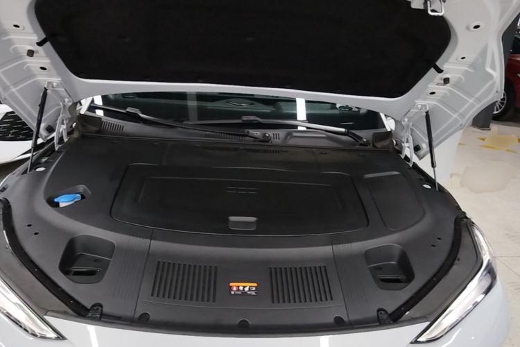 Used Geely Galaxy E8 2025 700 km Long-Range Intelligent Driving Version Engine Bay