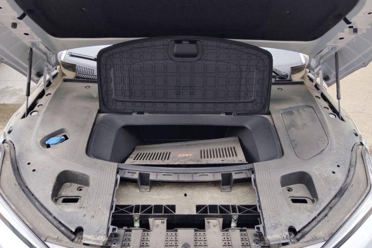 Used Geely Galaxy E8 2025 700 km Long-Range Intelligent Driving Version Engine Bay
