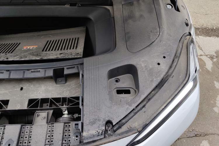 Used Geely Galaxy E8 2025 700 km Long-Range Intelligent Driving Version Engine Bay Left