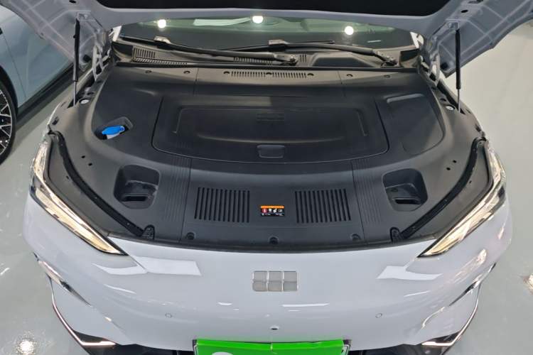 Used Geely Galaxy E8 2025 700 km Long-Range Intelligent Driving Version Engine Bay