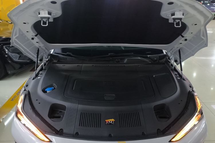 Used Geely Galaxy E8 2025 700 km Long-Range Intelligent Driving Version Engine Bay