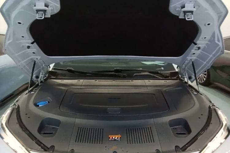 Used Geely Galaxy E8 2025 700 km Long-Range Intelligent Driving Version Engine Bay